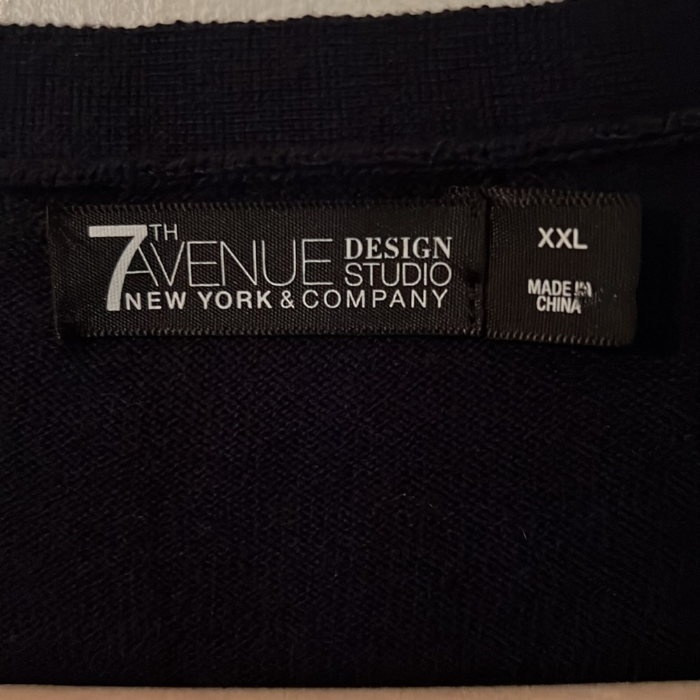 New York & Company. Navy Blue Cardigan in excellent condition. - Picture 4 of 4